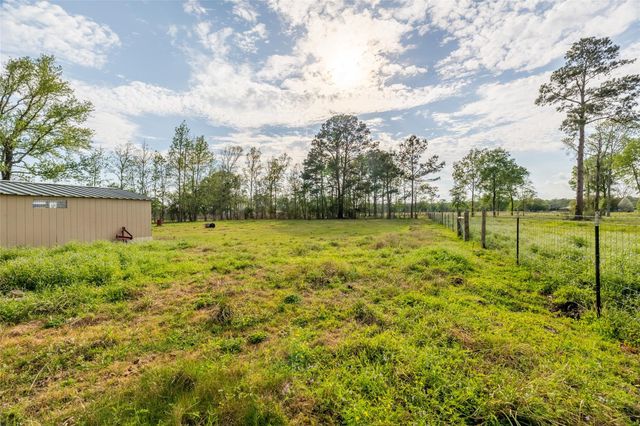 384 County Road 2046, Hull, TX 77564