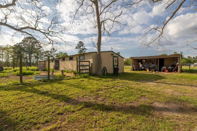 384 County Road 2046, Hull, TX 77564