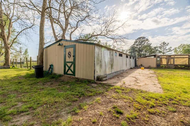 384 County Road 2046, Hull, TX 77564