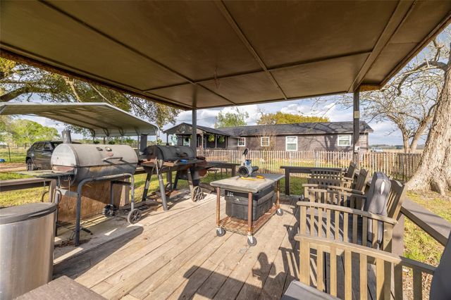 384 County Road 2046, Hull, TX 77564