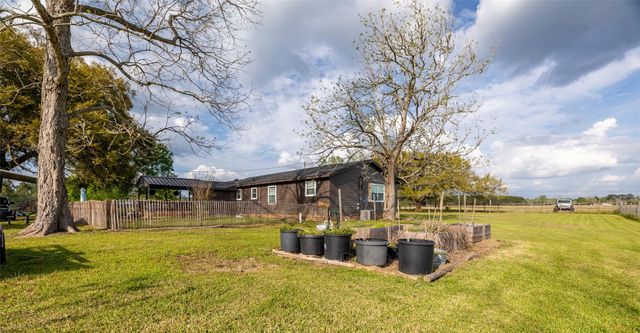 384 County Road 2046, Hull, TX 77564