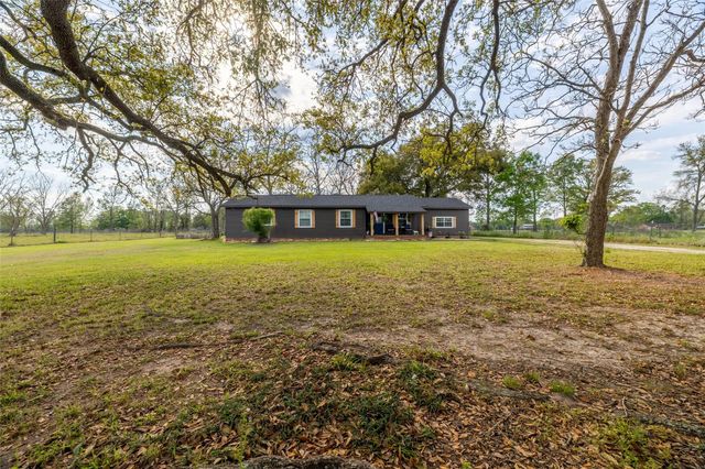 384 County Road 2046, Hull, TX 77564