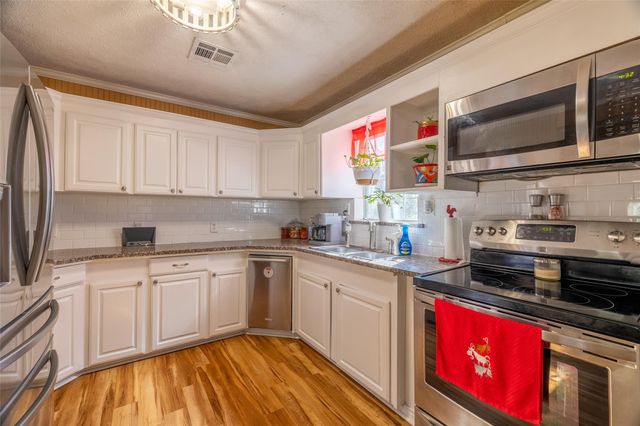 384 County Road 2046, Hull, TX 77564