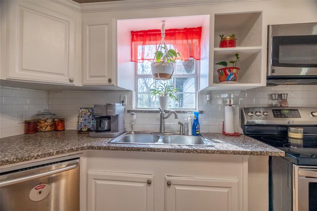 384 County Road 2046, Hull, TX 77564