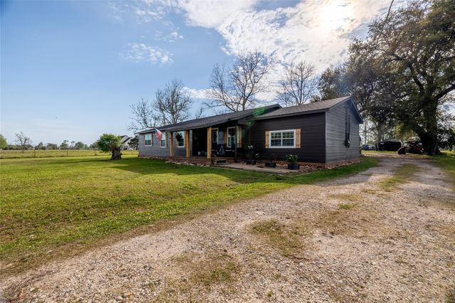 384 County Road 2046, Hull, TX 77564