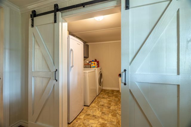 384 County Road 2046, Hull, TX 77564