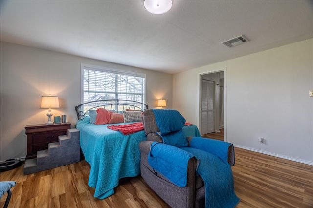 384 County Road 2046, Hull, TX 77564