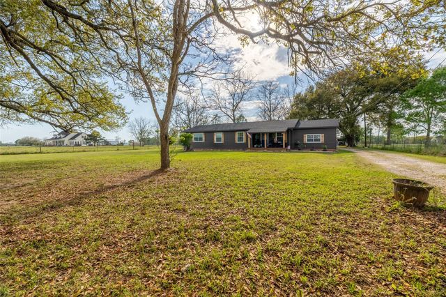 384 County Road 2046, Hull, TX 77564