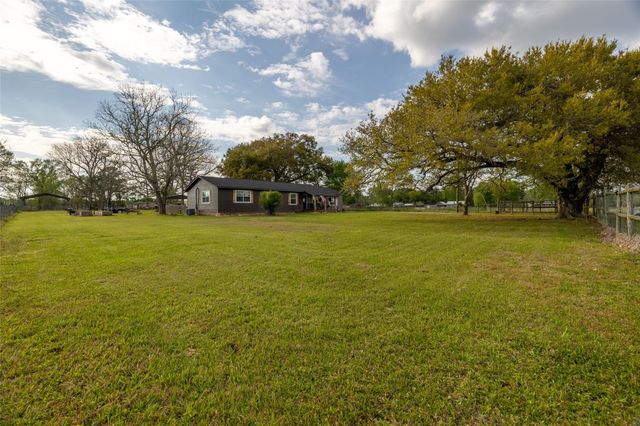 384 County Road 2046, Hull, TX 77564