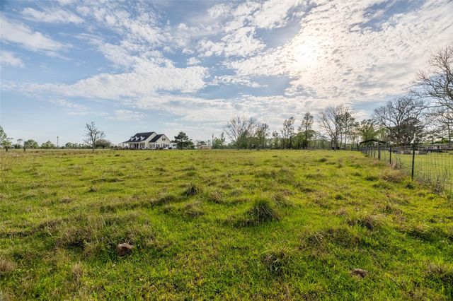 384 County Road 2046, Hull, TX 77564