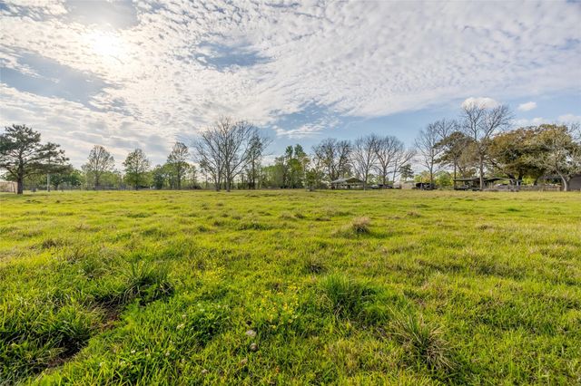 384 County Road 2046, Hull, TX 77564