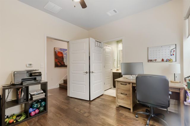 1411 Waterloo Shore LN 13, Austin, TX 78741