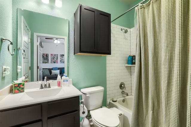 1411 Waterloo Shore LN 13, Austin, TX 78741
