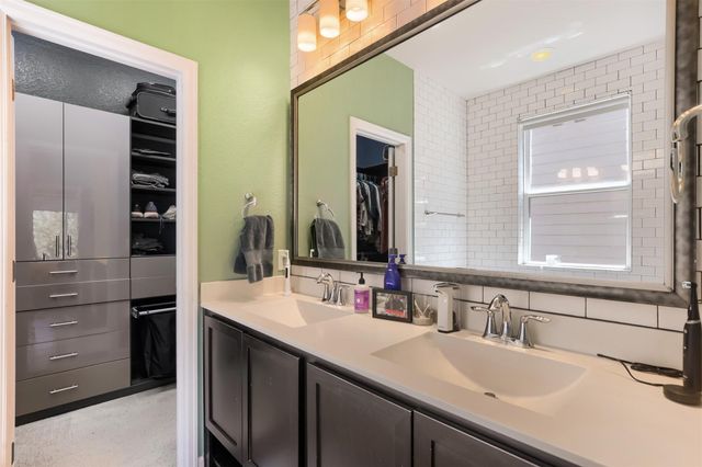 1411 Waterloo Shore LN 13, Austin, TX 78741