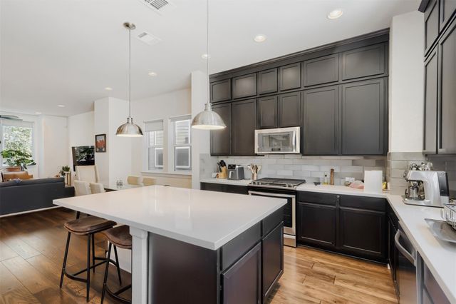 1411 Waterloo Shore LN 13, Austin, TX 78741