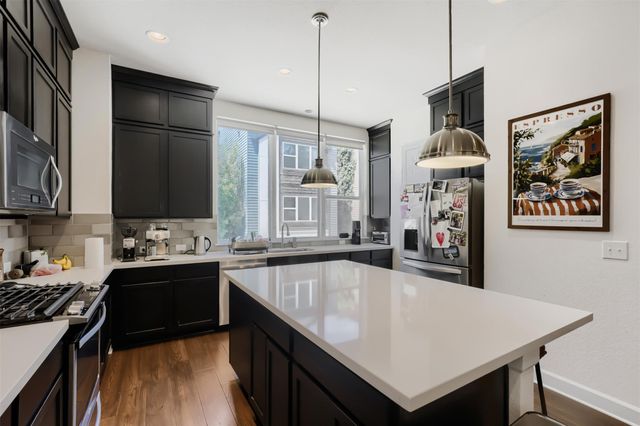 1411 Waterloo Shore LN 13, Austin, TX 78741