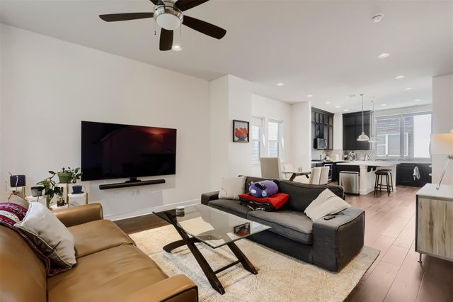 1411 Waterloo Shore LN 13, Austin, TX 78741