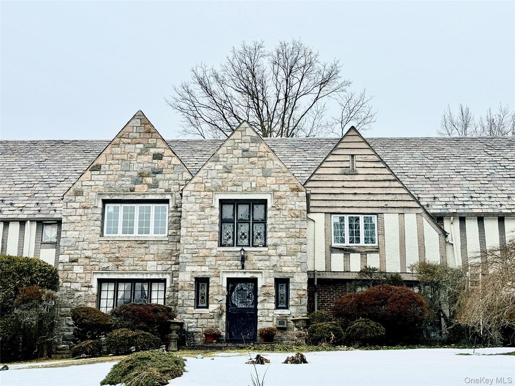 3 Merrivale Terrace, Great Neck, NY 11020