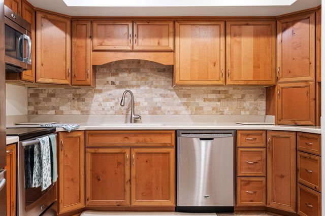 2115 Nature Cove Court 210, Ann Arbor, MI 48104