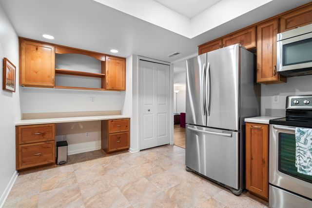 2115 Nature Cove Court 210, Ann Arbor, MI 48104