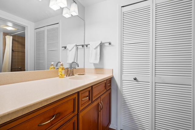 2115 Nature Cove Court 210, Ann Arbor, MI 48104