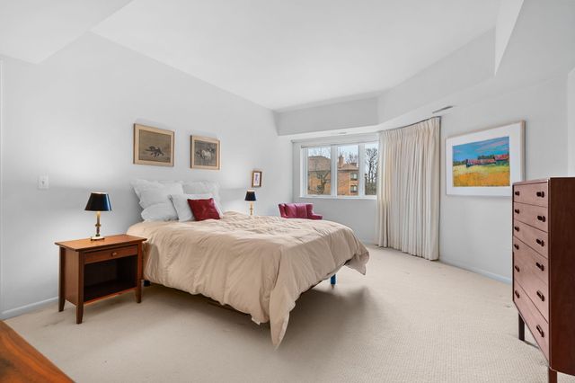 2115 Nature Cove Court 210, Ann Arbor, MI 48104