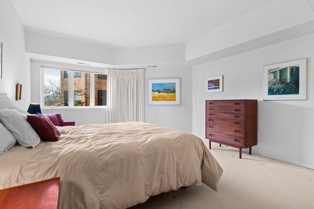 2115 Nature Cove Court 210, Ann Arbor, MI 48104