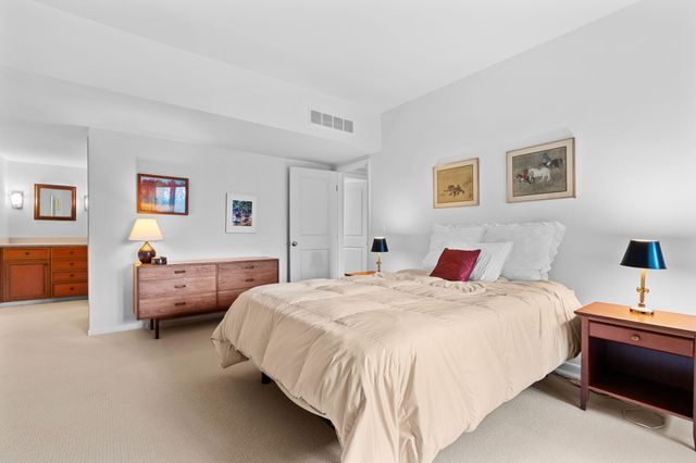 2115 Nature Cove Court 210, Ann Arbor, MI 48104