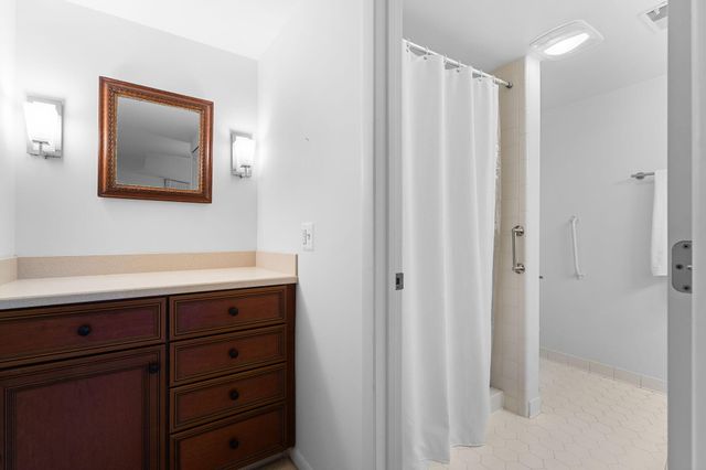 2115 Nature Cove Court 210, Ann Arbor, MI 48104