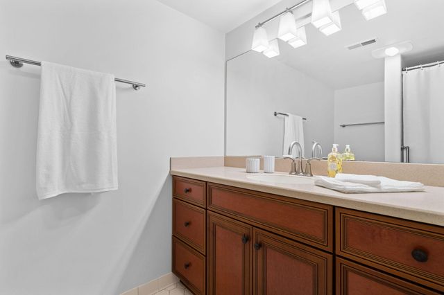 2115 Nature Cove Court 210, Ann Arbor, MI 48104