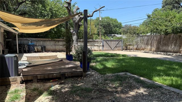 2501 Yucca Avenue, Fort Worth, TX 76111