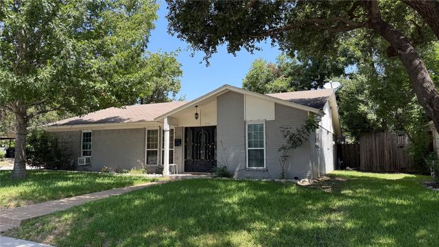 2501 Yucca Avenue, Fort Worth, TX 76111