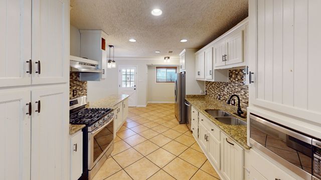 2501 Yucca Avenue, Fort Worth, TX 76111