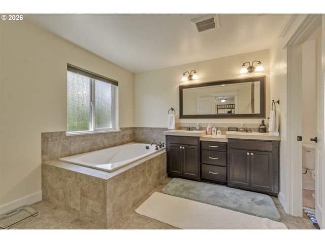 842 36TH Ave, Forest Grove, OR 97116