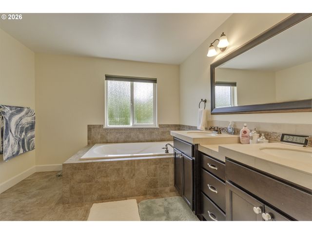 842 36TH Ave, Forest Grove, OR 97116