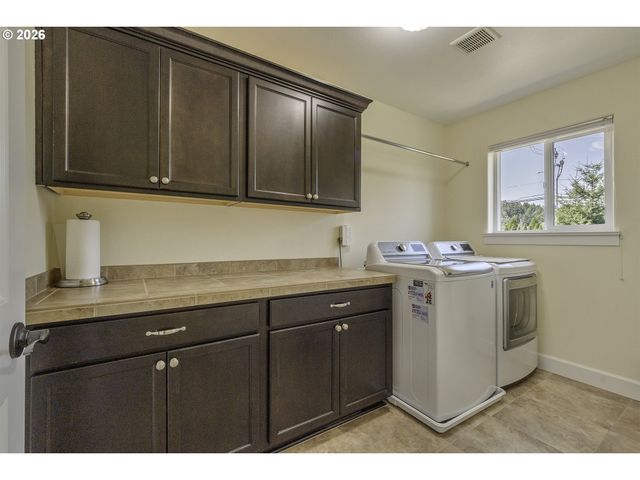 842 36TH Ave, Forest Grove, OR 97116