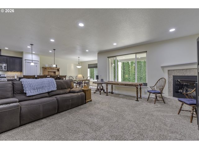 842 36TH Ave, Forest Grove, OR 97116