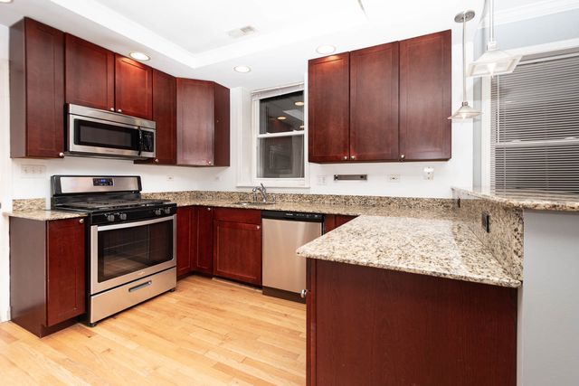 7074 N Wolcott Avenue 1, Chicago, IL 60626