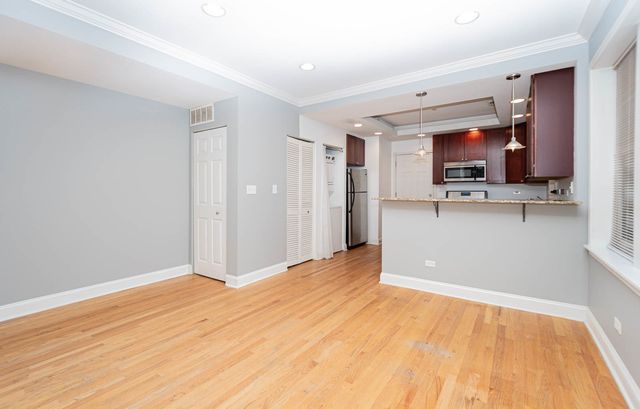 7074 N Wolcott Avenue 1, Chicago, IL 60626