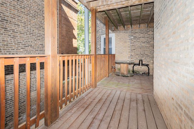 7074 N Wolcott Avenue 1, Chicago, IL 60626