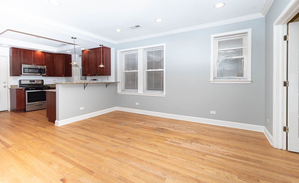 7074 N Wolcott Avenue 1, Chicago, IL 60626 — photo 2