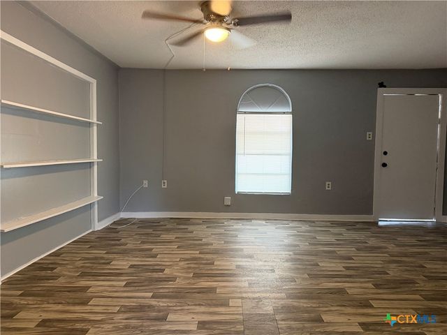 2217 N Guadalupe Street, Seguin, TX 78155