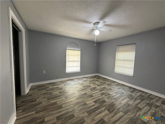 2217 N Guadalupe Street, Seguin, TX 78155