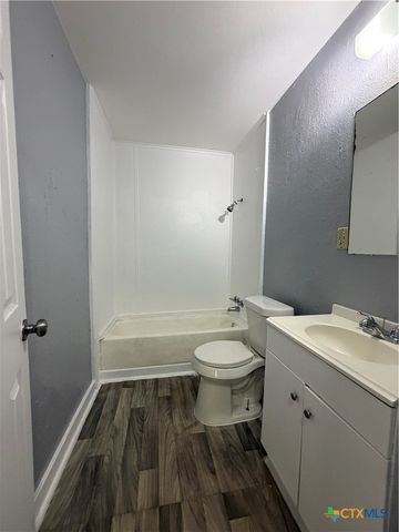 2217 N Guadalupe Street, Seguin, TX 78155