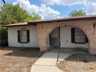 2217 N Guadalupe Street, Seguin, TX 78155