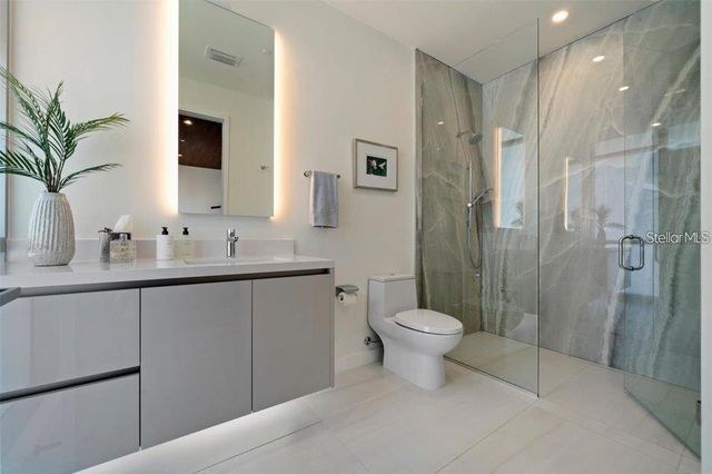111 GOLDEN GATE POINT 802PH, Sarasota, FL 34236