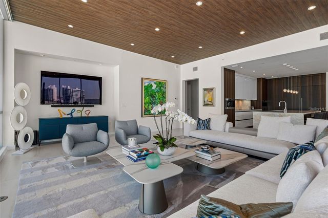 111 GOLDEN GATE POINT 802PH, Sarasota, FL 34236