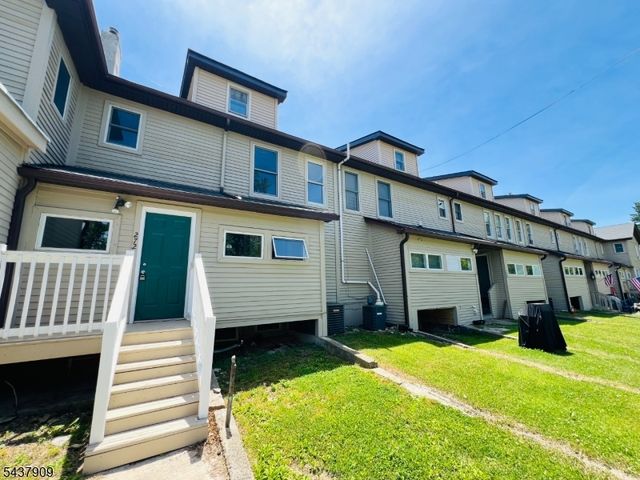 272 E Washington Ave 272, Washington Boro, NJ 07882