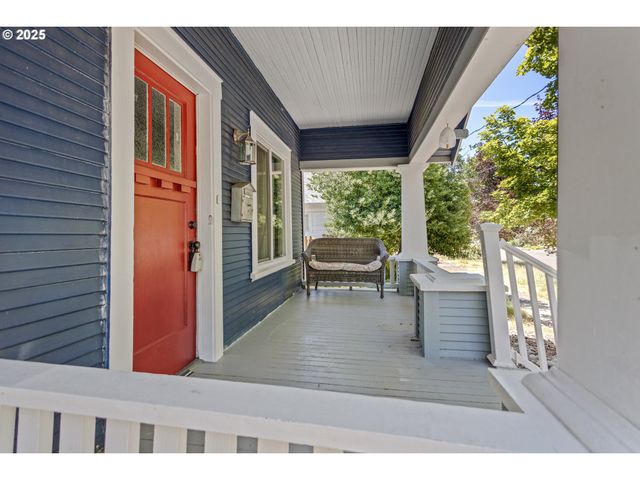 128 Nw 9TH St, Mc Minnville, OR 97128