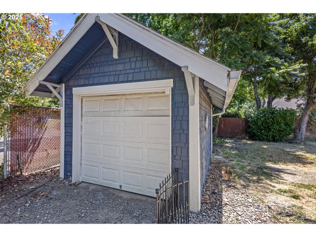 128 Nw 9TH St, Mc Minnville, OR 97128